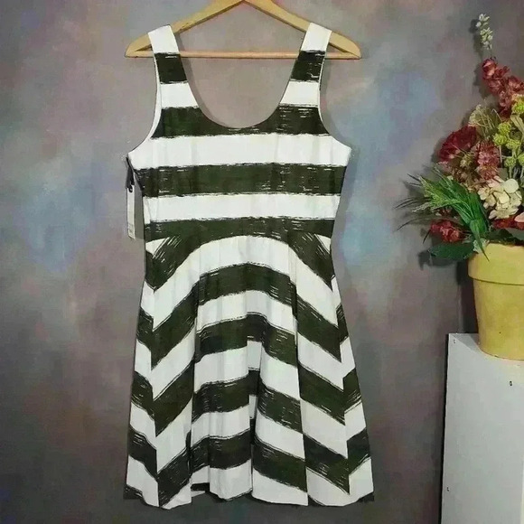 BB Dakota Army Green White Stripe Fit and Flare Dress Sleeveless Size 8 NWT - Picture 3 of 8